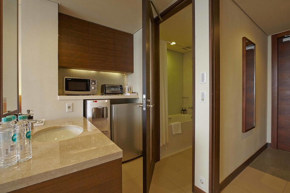 Axia South Cikarang Service Apartment 36/75
