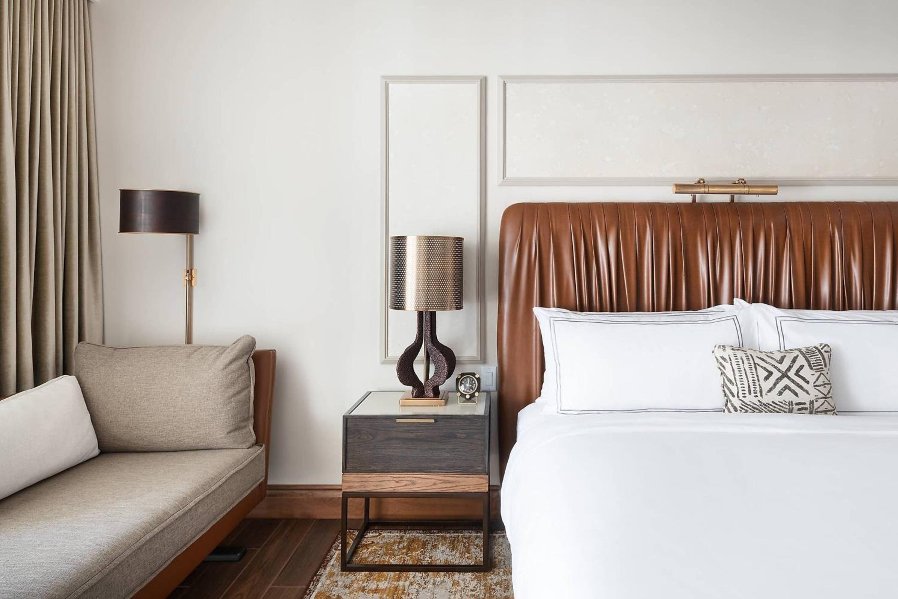 Room, King Bed, Water View, Accessible، The Ben, Autograph Collection 3/5