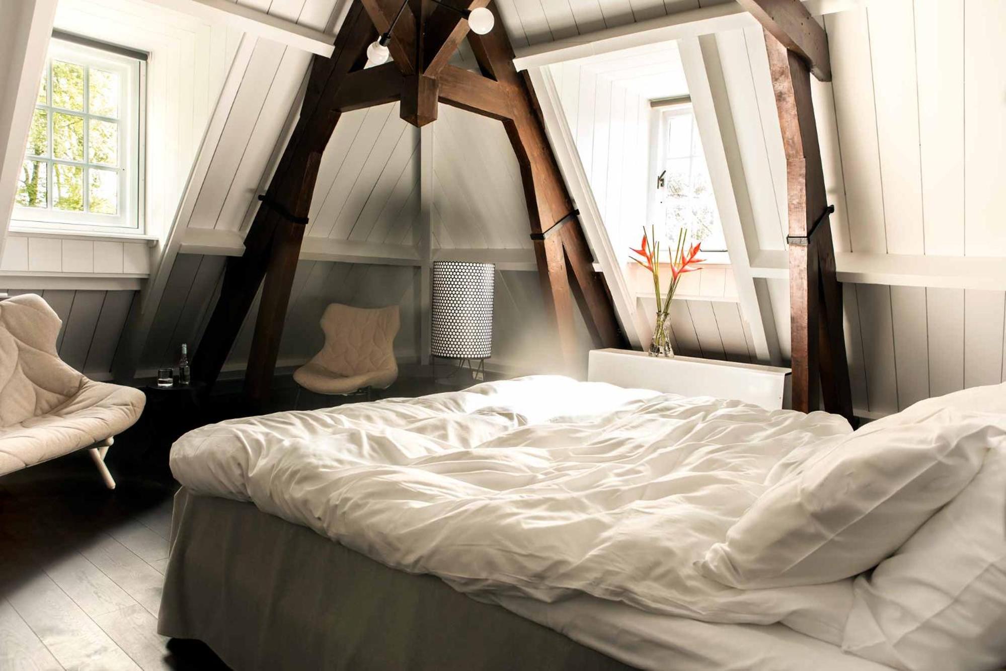 House, King Bed