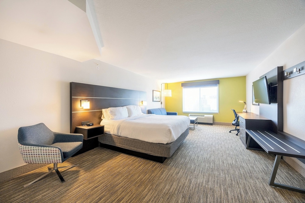 Standard, King Bed, Extra Floor Space