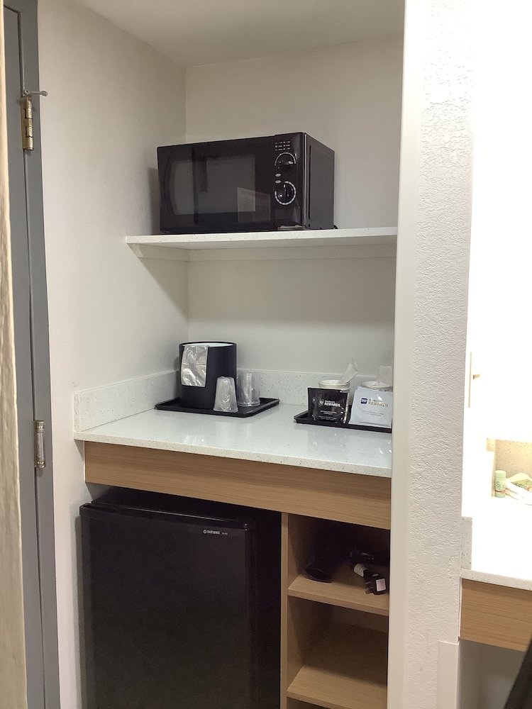 Best Western Plus Executive Hotel 34/37