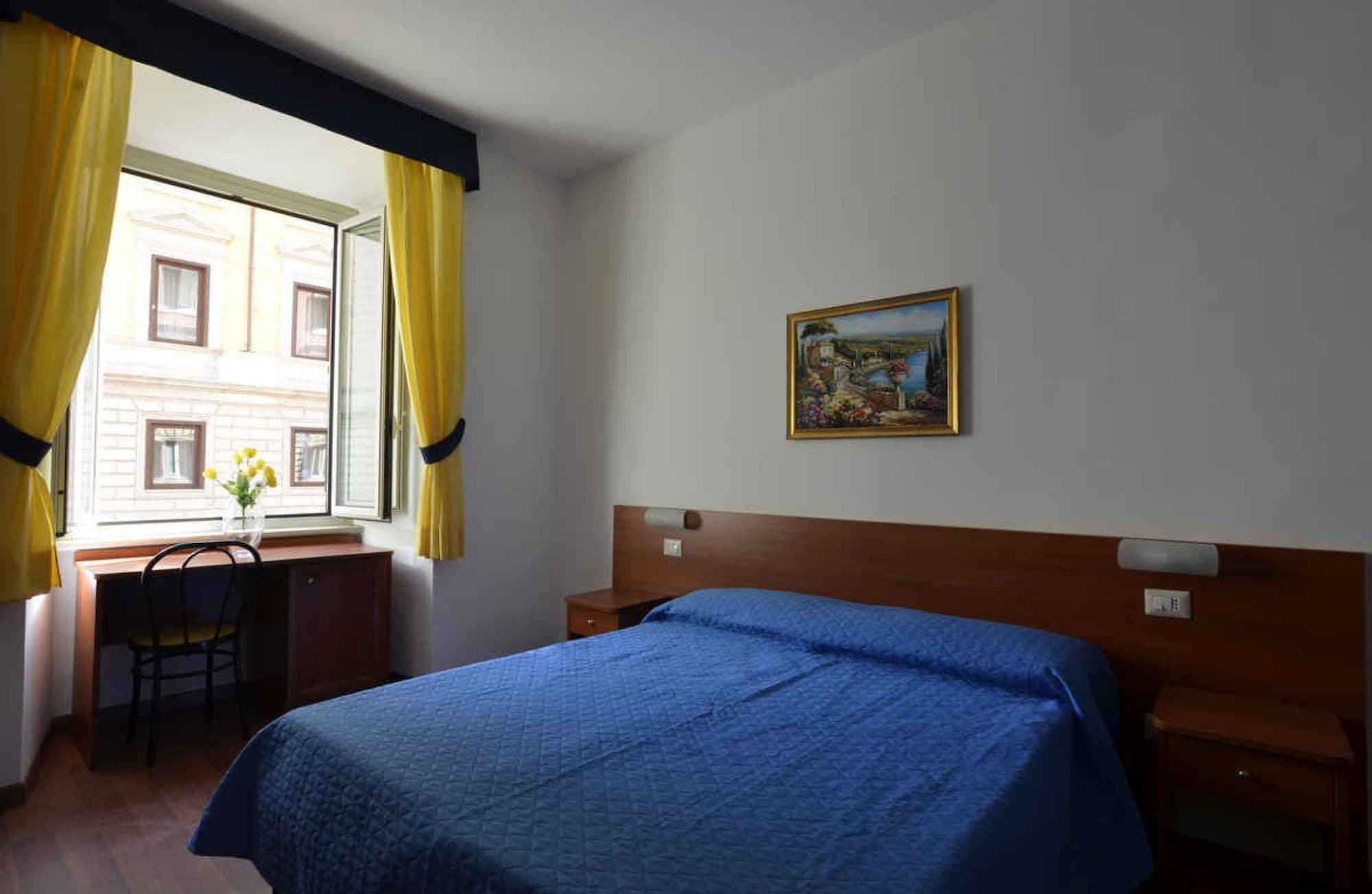 ROOM, DOUBLE BED
