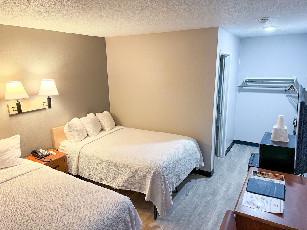 Super 7 Motel 16/22