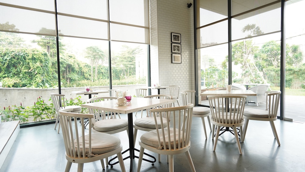 Veranda Serviced Residence @ Puri 61/74