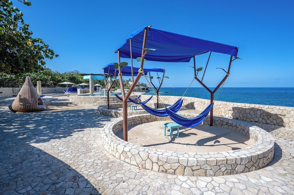 Ocean Cliff Hotel Negril 67/69