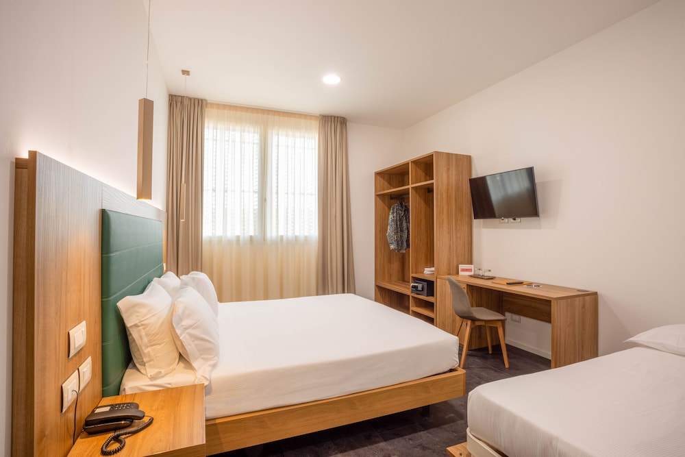 V Hotel 22/54