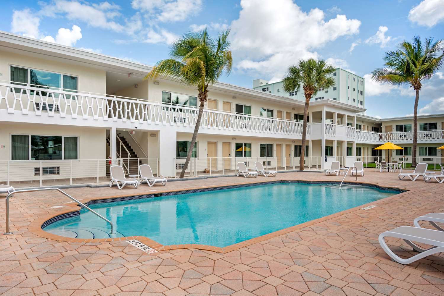 Downtown Hollywood Gardens Inn & Suites 3/20