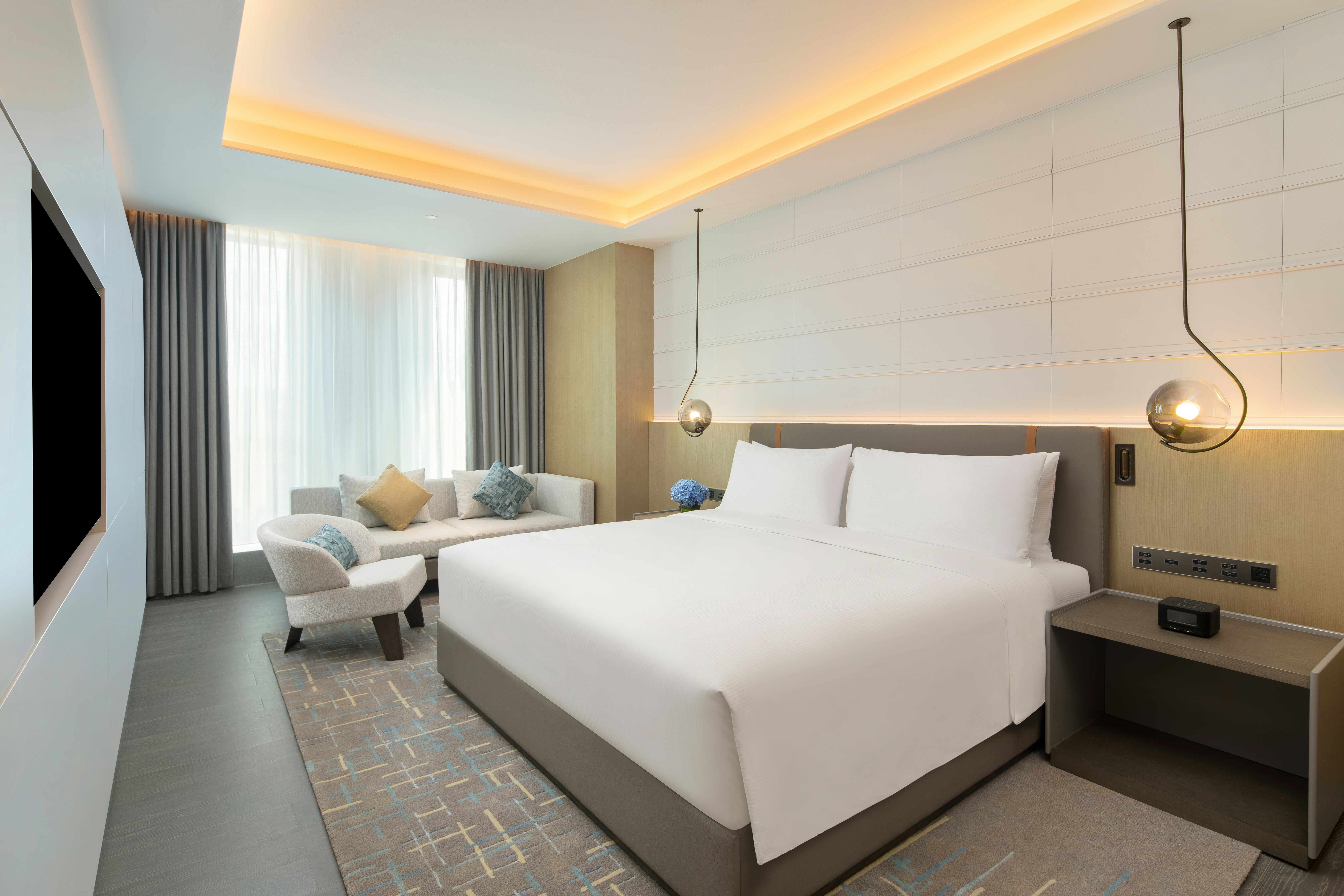 PREMIER, SUITE, KING BED