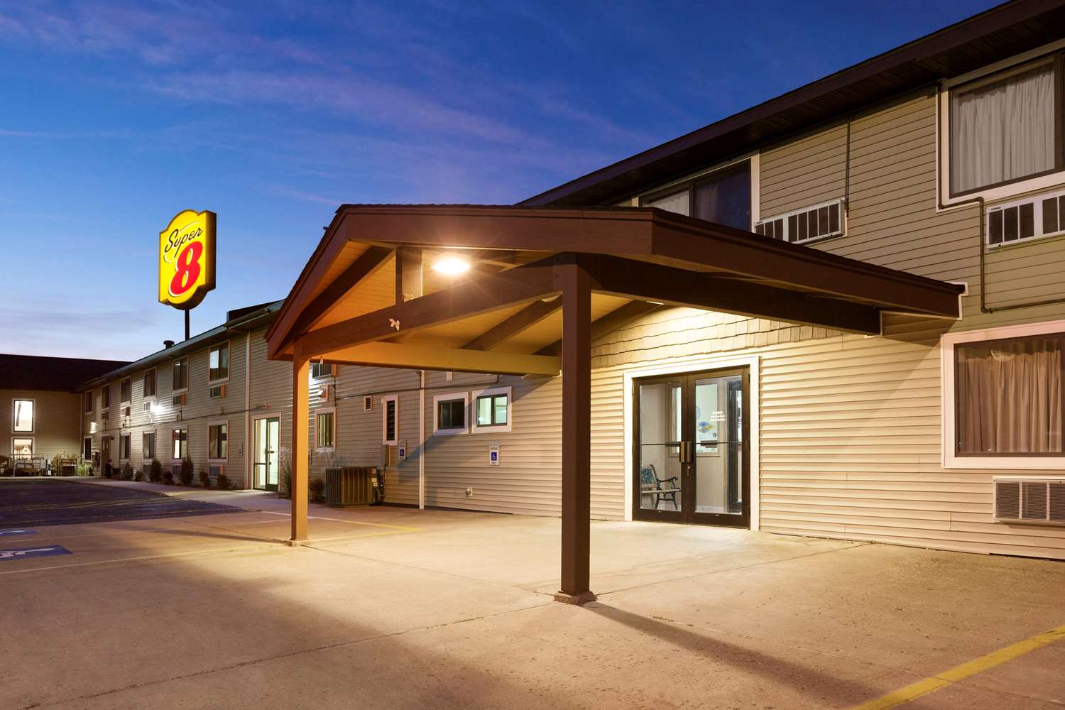 Super 8 by Wyndham Houghton 25/29