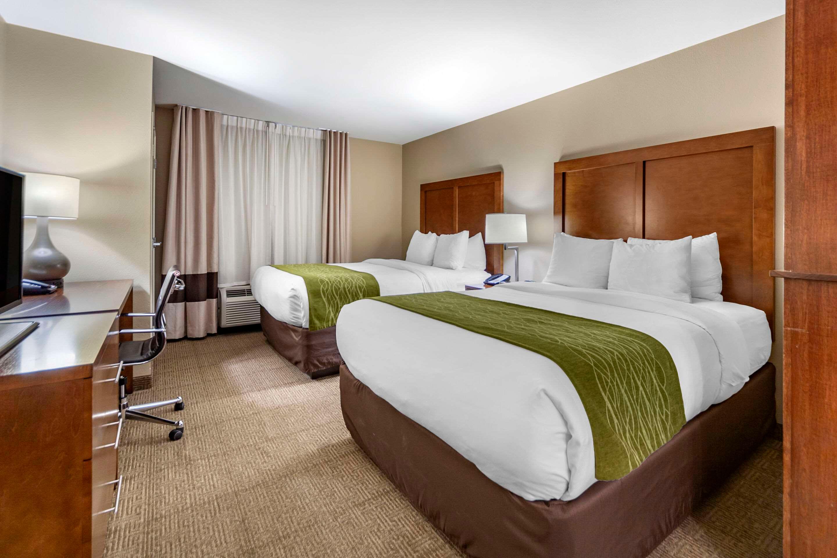 SUITE, 2 QUEEN BEDS