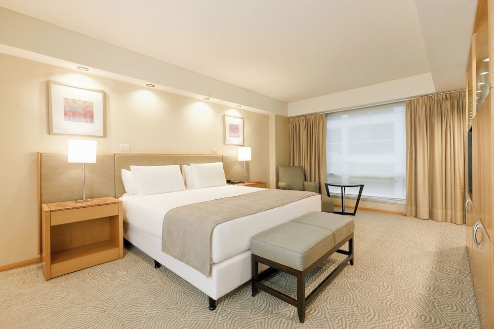 DELUXE, KING BED