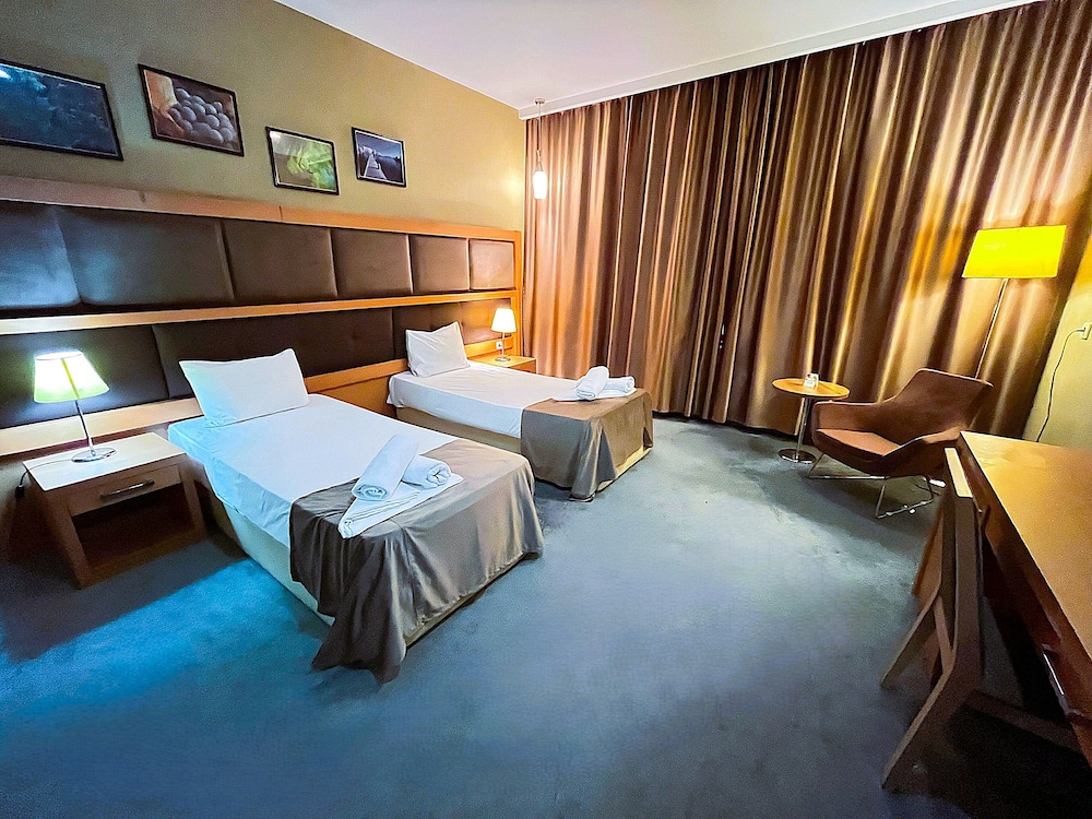 GM City Hotel 11/50