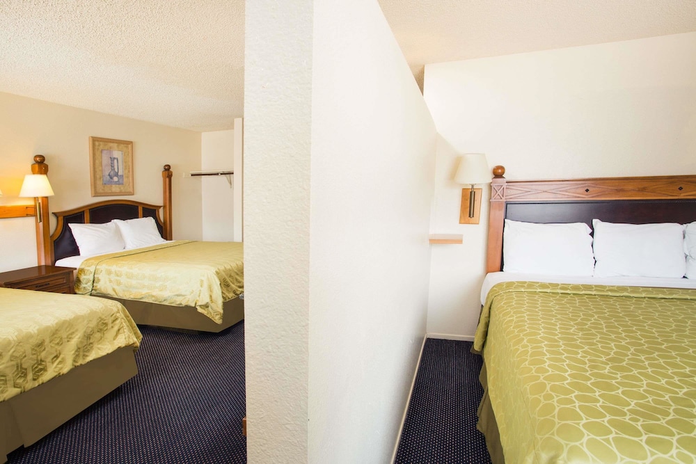 Travelodge by Wyndham Indio 6/21