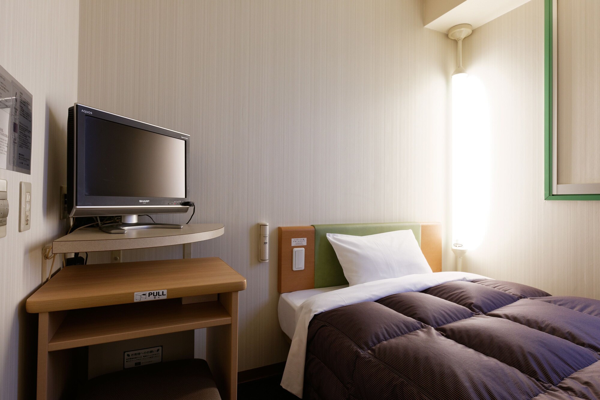 ROOM, SINGLE