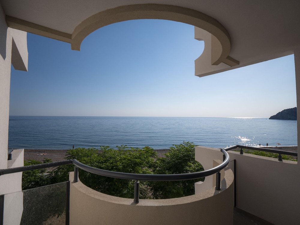 Pearl Beach Resort 55/62