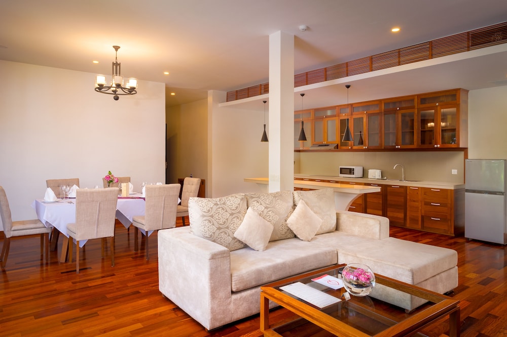 The Koulen Summit Condo 40/66