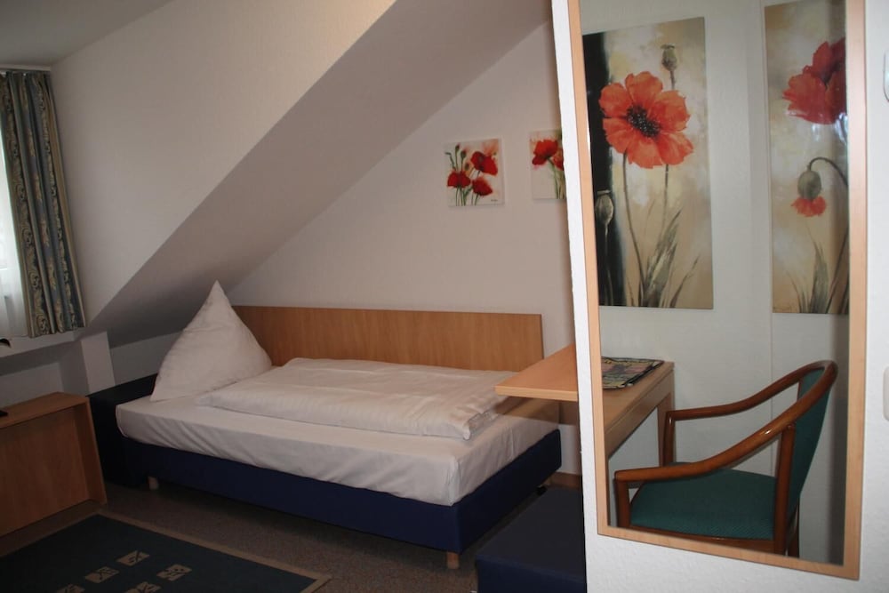 HOTEL RIESENJunior by Trip Inn 10/33