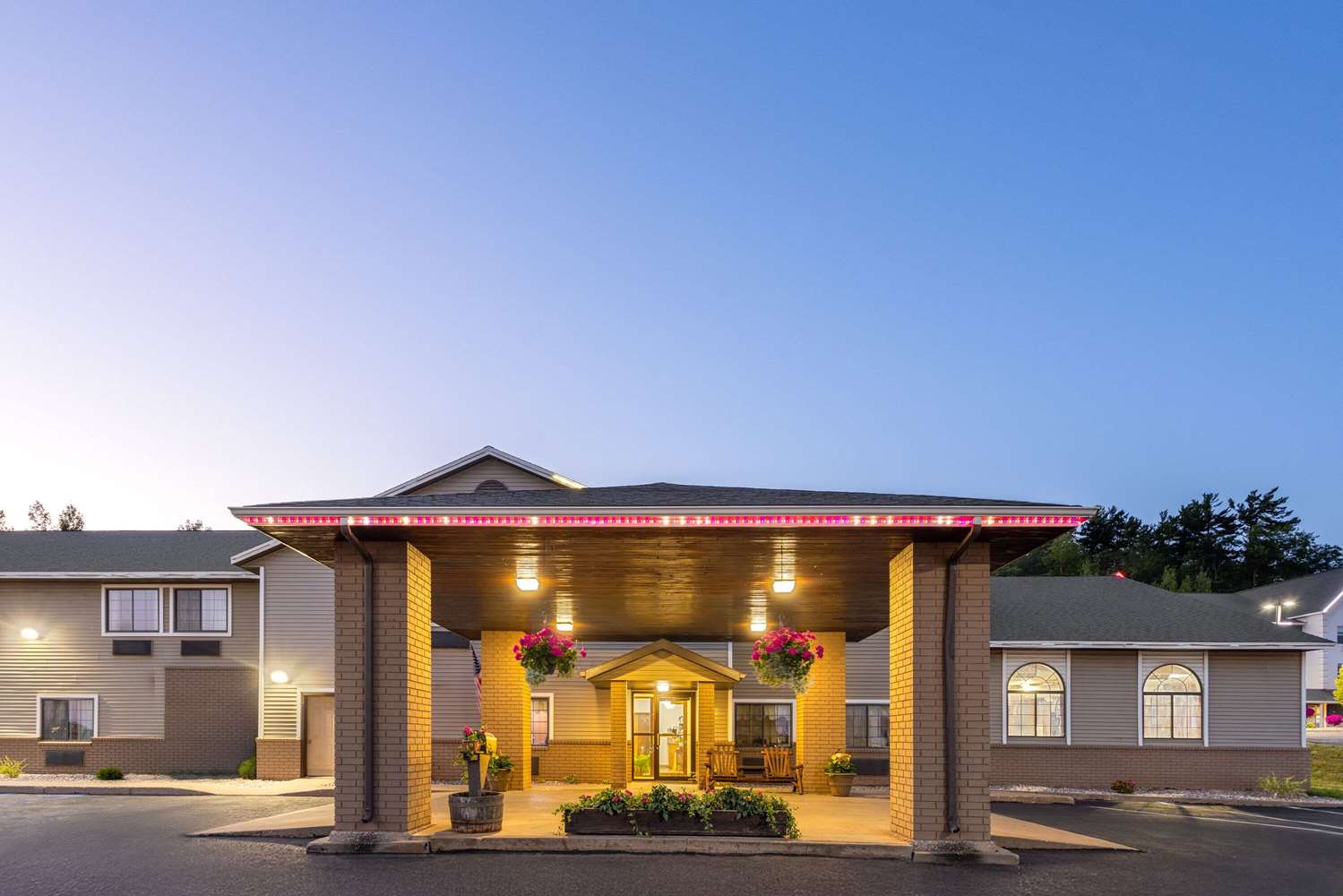 Days Inn By Wyndham Iron Mountain 2/36