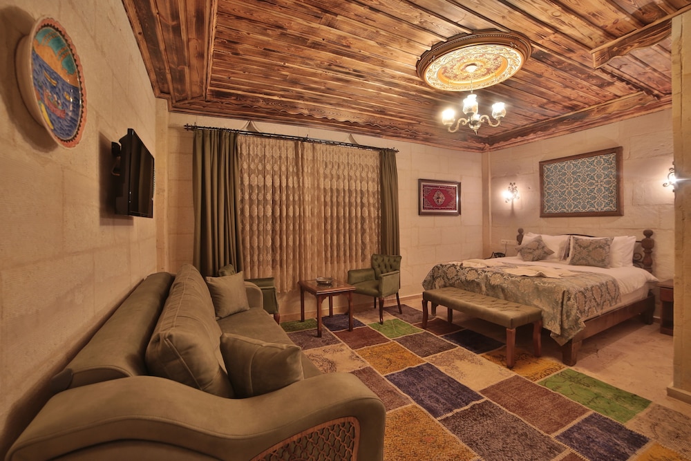 Caravanserai Inn Hotel 28/50