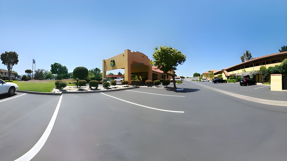 Quality Inn & Suites Gilroy CA 45/47