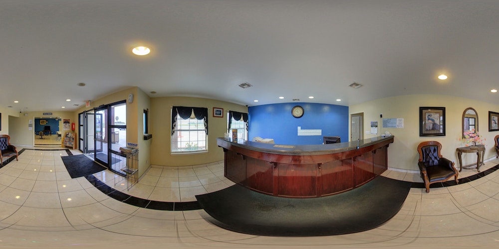 Deluxe Inn Suites 7/61
