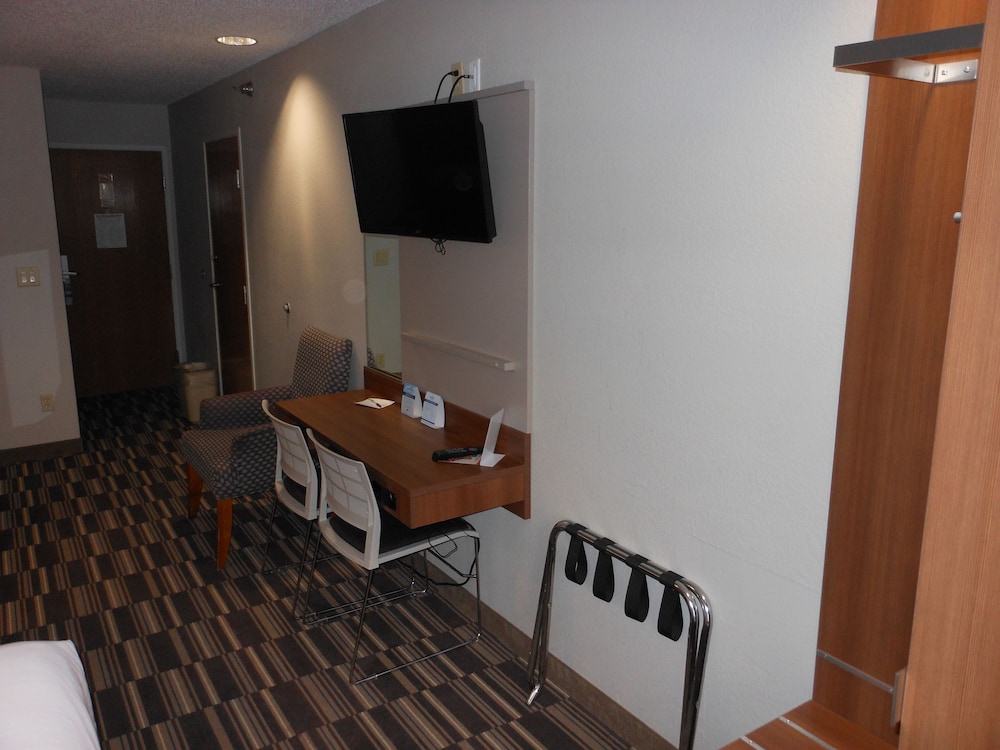 Microtel Inn Suites By Wyndham Sioux Falls 28/40