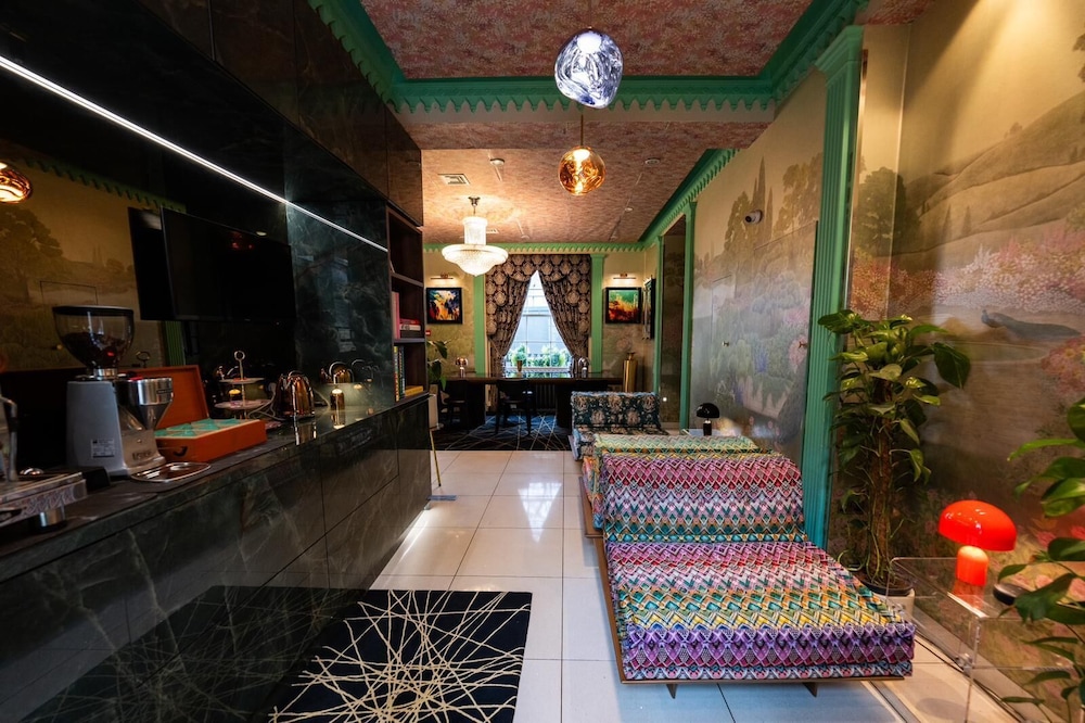 The Melville Hotel 8/50