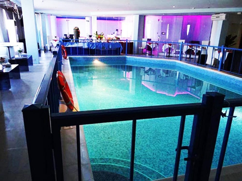 Phoenicia Tower Hotel 38/67