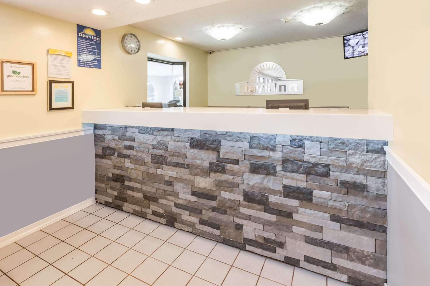 Days Inn by Wyndham Kent - Akron, Ohio 4/15