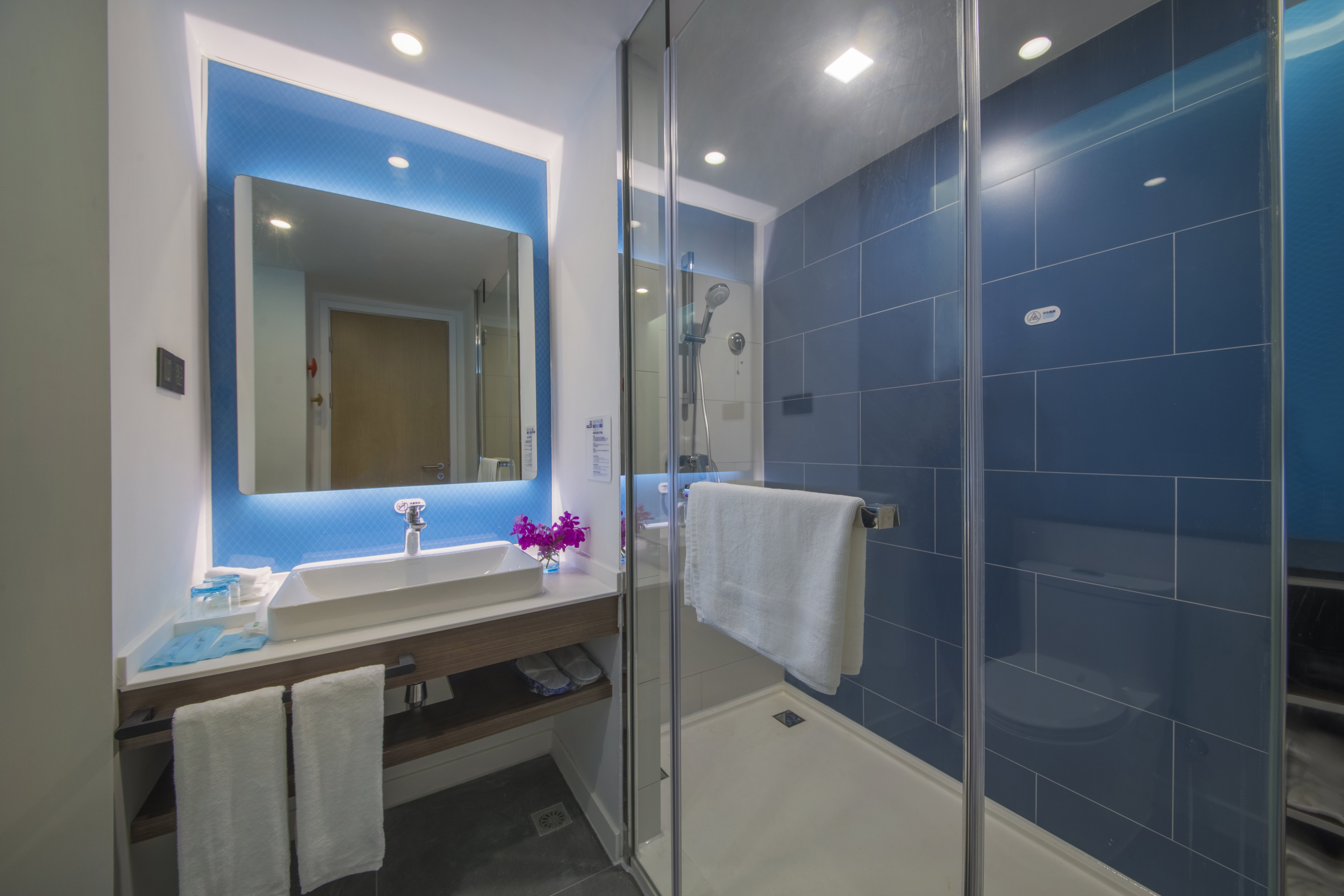Holiday Inn Express Shanghai Jinshan 17/17