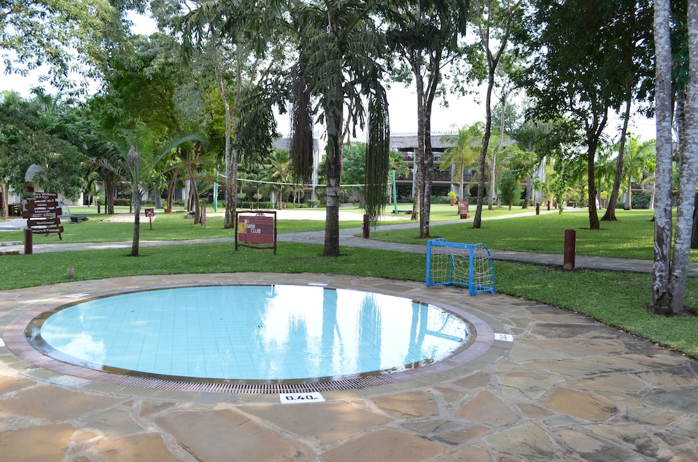 Baobab Beach Resort in DIANI BEACH