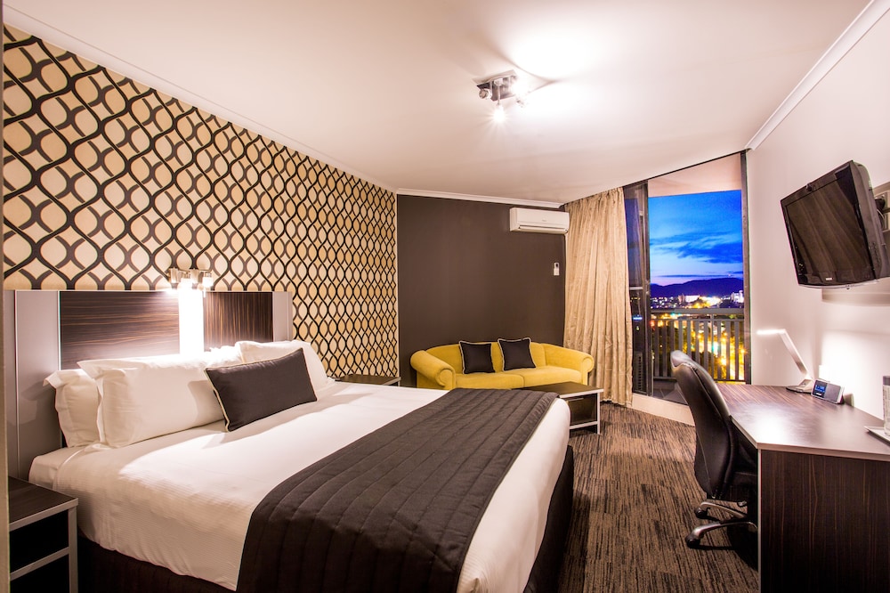 Grand Chancellor Brisbane 16/63