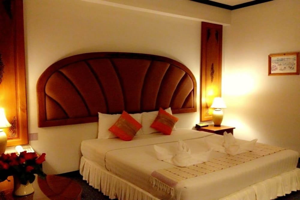 Thepnakorn Hotel 9/48