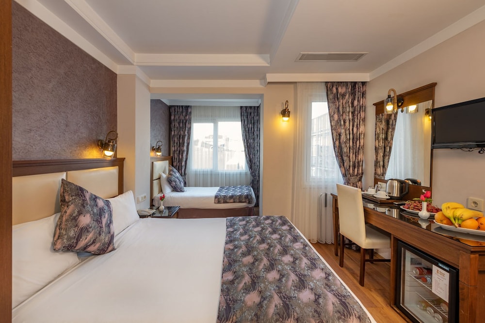 Aristocrat Hotel 21/68