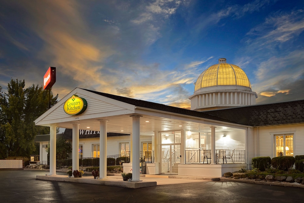 Ramada by Wyndham Richland Center 3/52