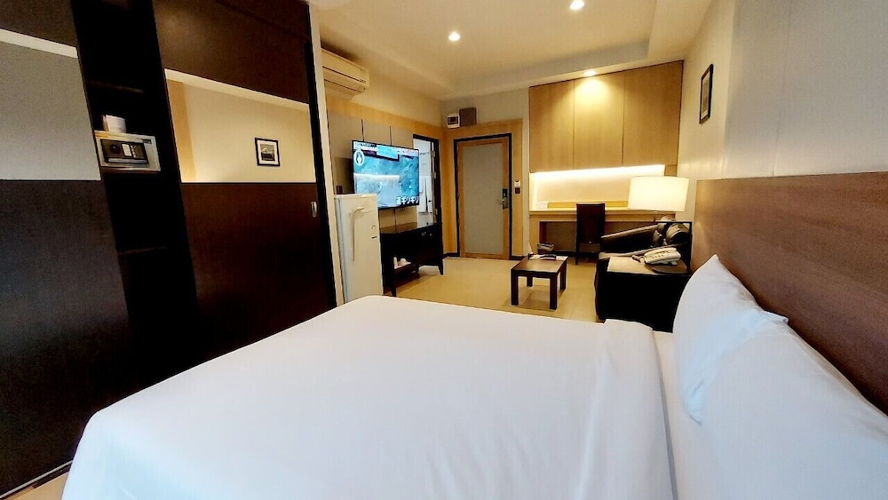 J. Park Hotel 18/62