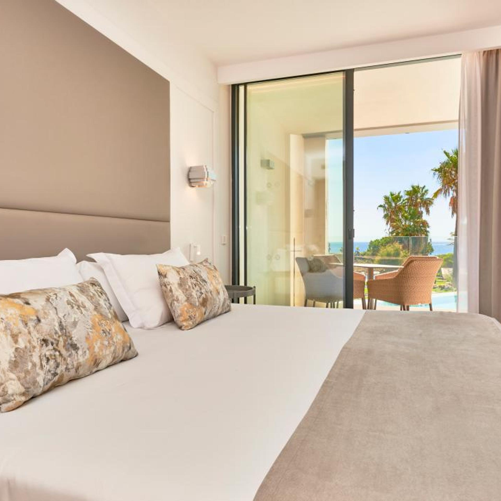 Prestige, Suite, Pool Access