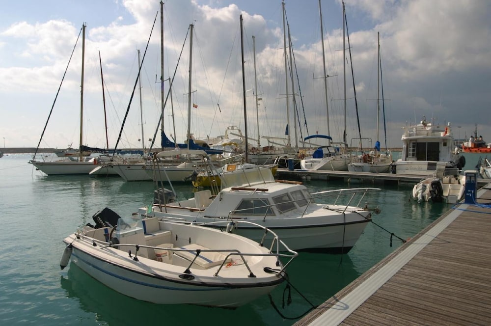 Hotel Nautico Pozzallo 53/68