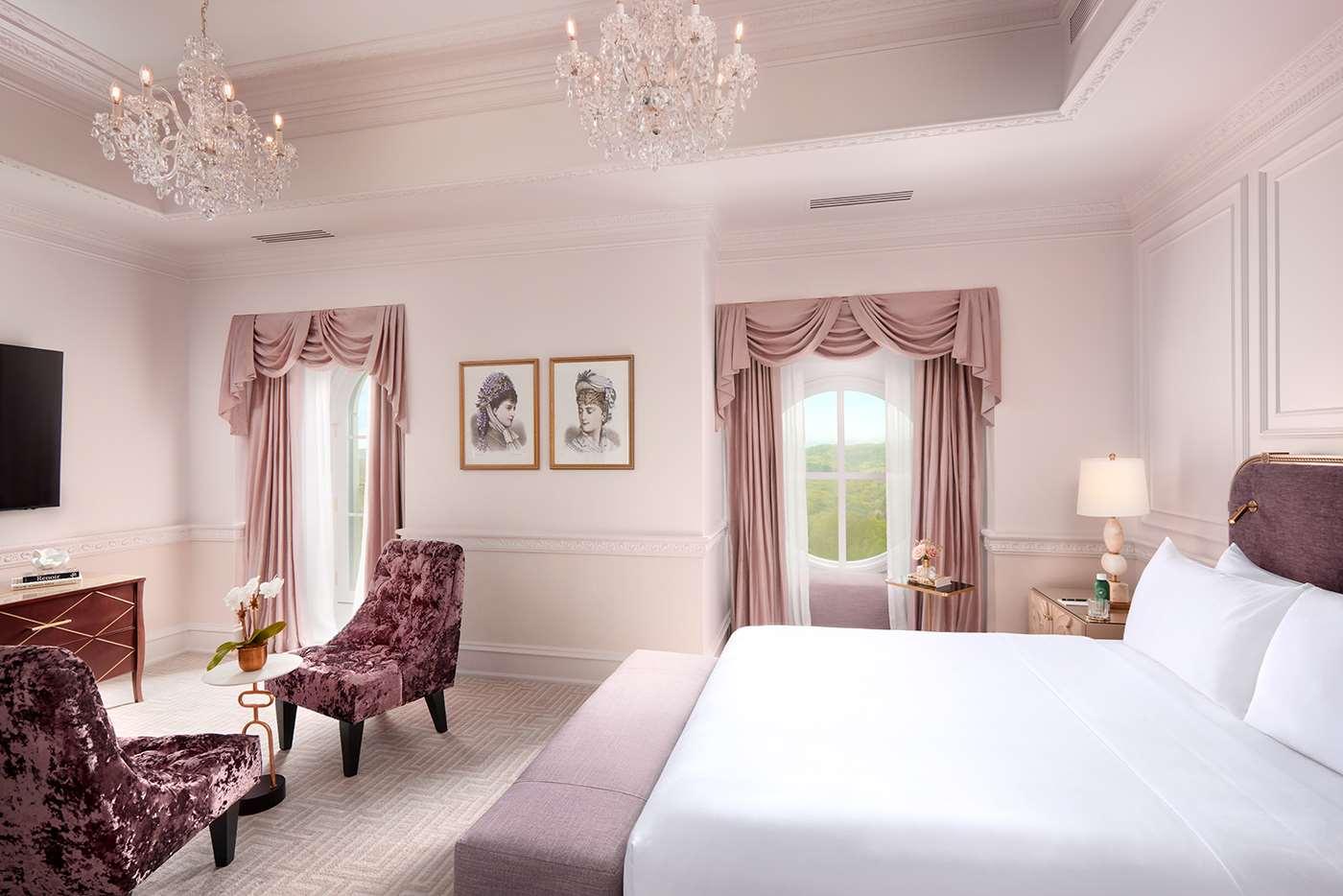 King Bed, Club Floor