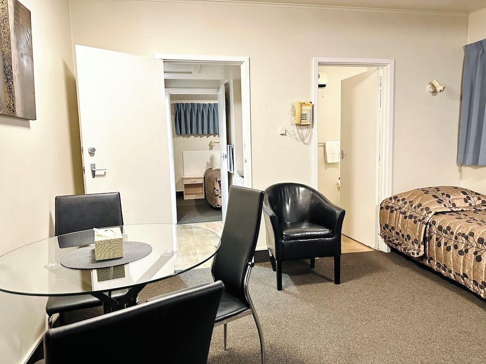Ashleigh Court Motel 35/50