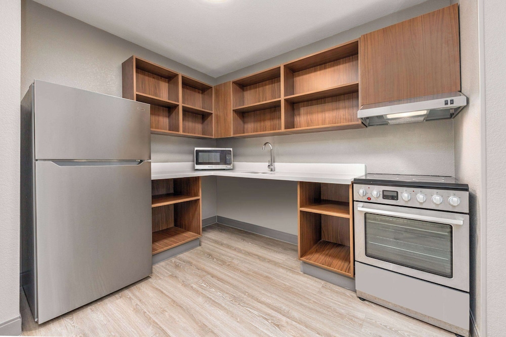 Hawthorn Extended Stay by Wyndham Bedford / Dallas 32/49