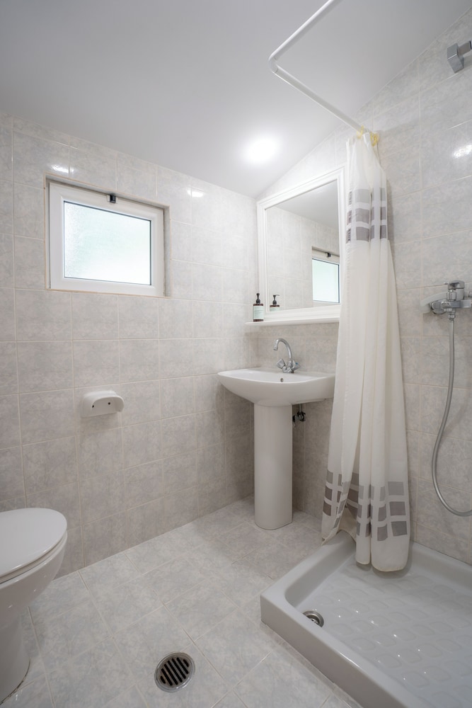 Alamis Apartments 46/50
