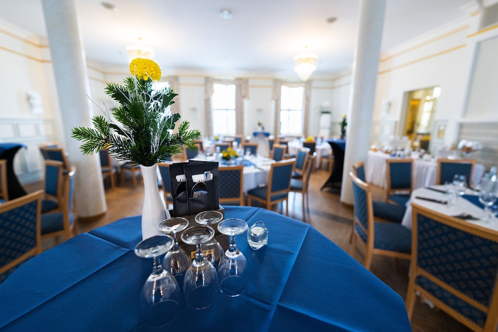 Van Der Valk Schlosshotel Grosser Gasthof 45/59