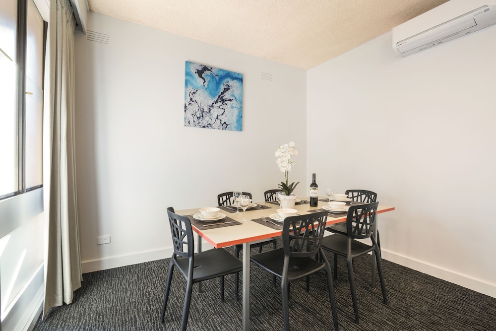 Waltzing Matilda Hotel 39/44