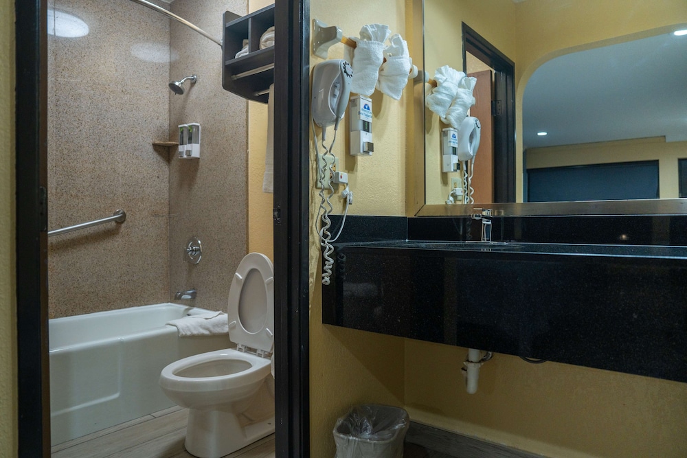 Americas Best Value Inn Ft. Myers 45/49