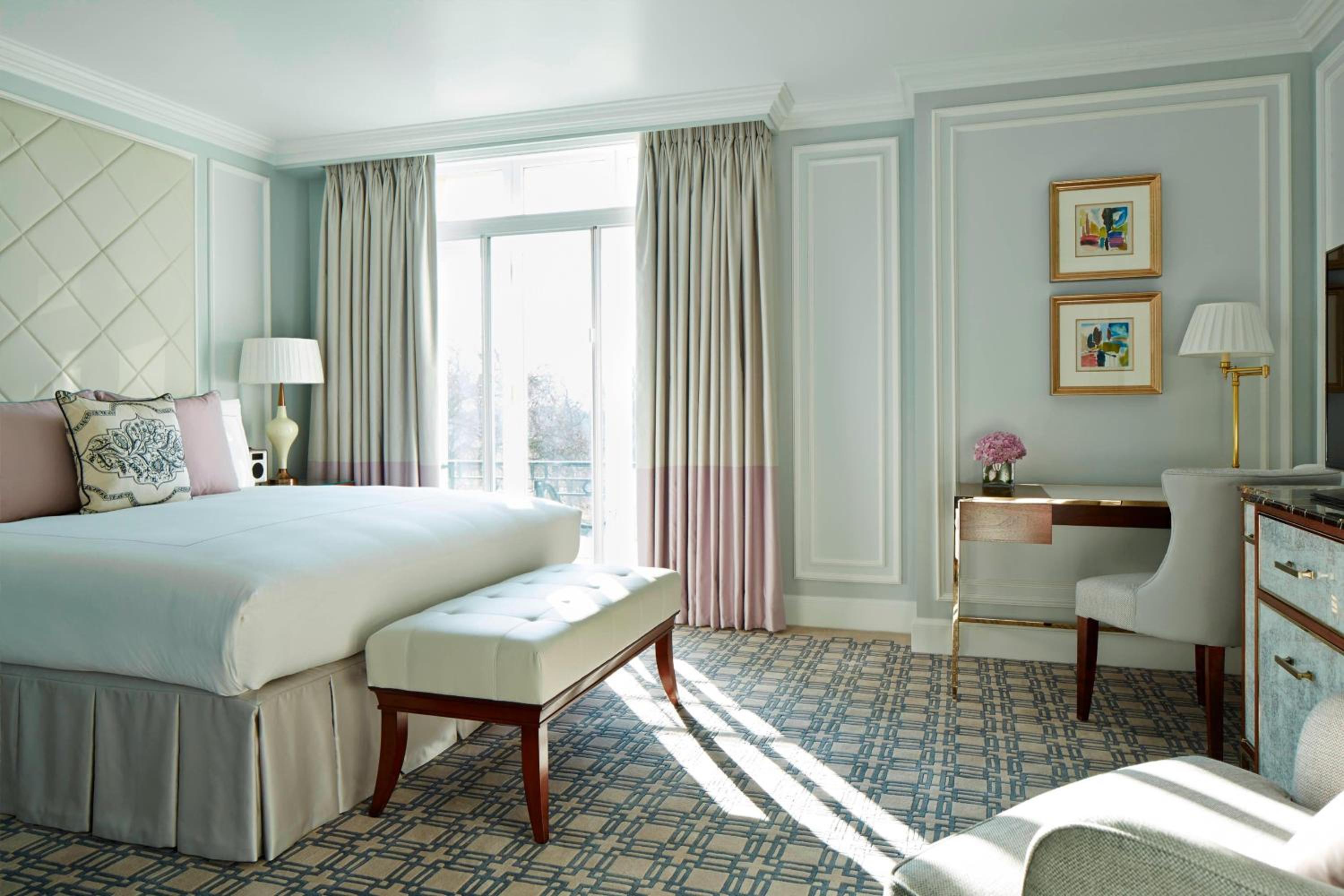 Guest Room, Executive, King Bed, Executive Lounge Access