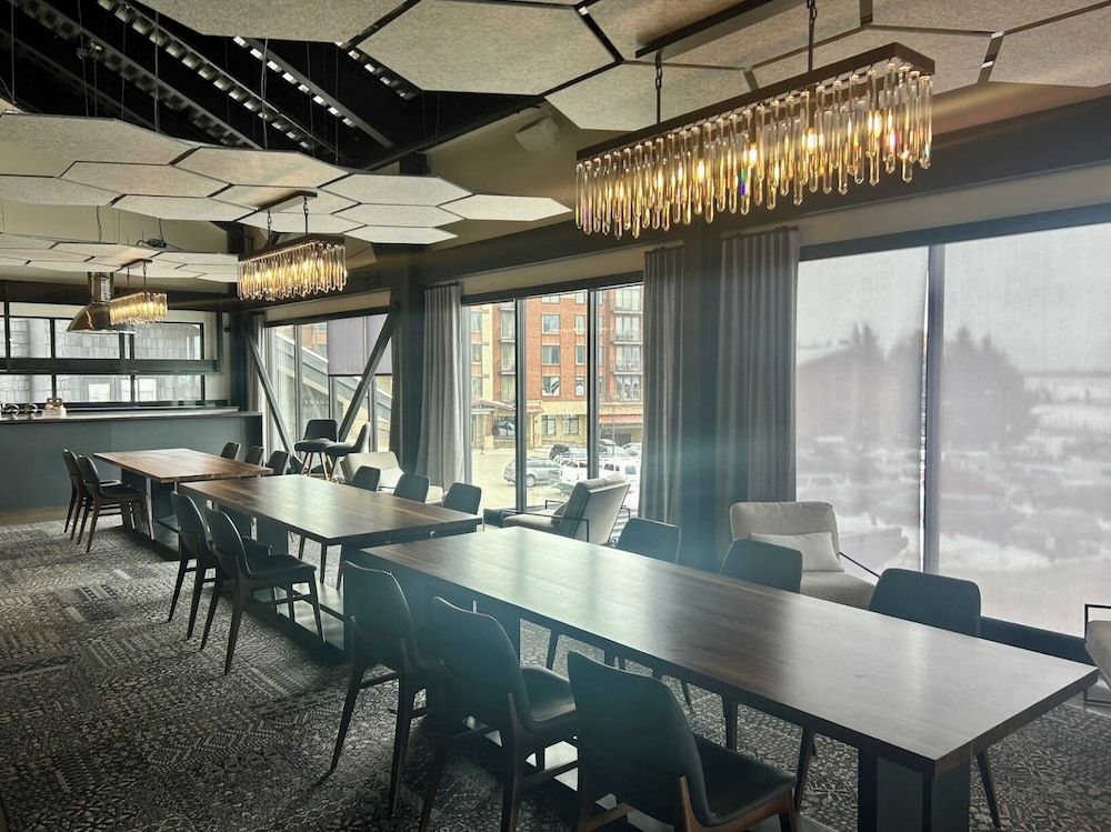 Continuum Hotel 33/50
