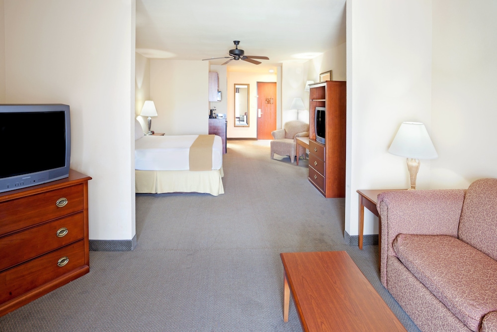 Holiday Inn Express Hotel Suites Kerrville 45/62