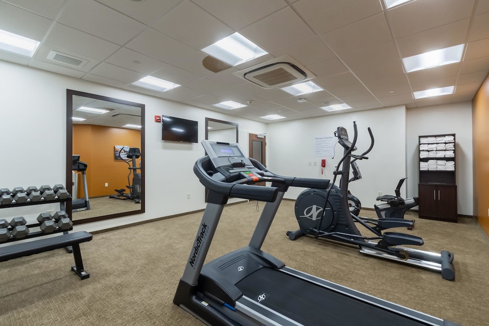 Comfort Inn & Suites - Harrisburg Airport - Hershey South 24/48