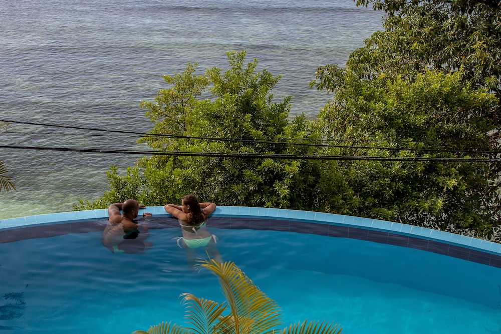 Treasure Cove Hotel 55/58